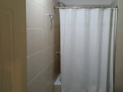Casa en Alquiler con 1 cochera