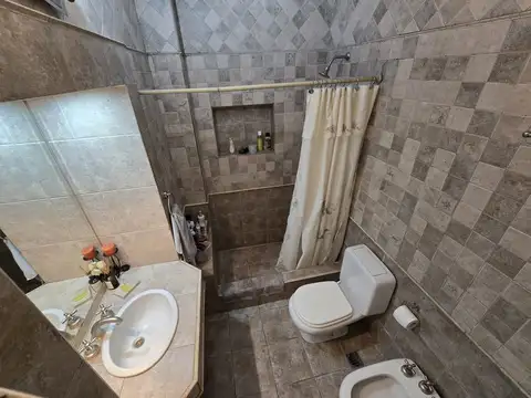 Departamento PH 3 amb. 1° x Escalera. Amplia Terraza Soleada. Apto Profesional