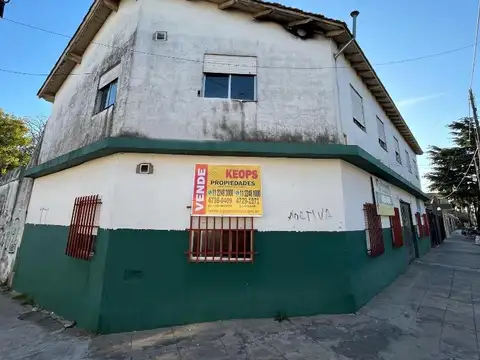 Oportunidad inversor. Casa distribuida en dos plantas sobre