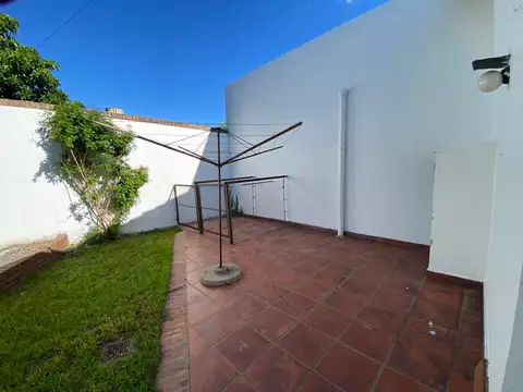 Casa 7 ambientes con 2 baños