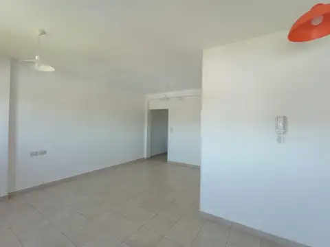 Departamento en Alquiler en Villa Luzuriaga, $ 380.000