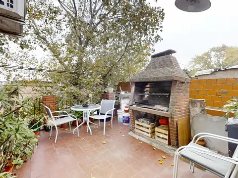 Casa Multifamiliar en Venta de 4 Ambientes en Villa Adelina con Parrilla, Terraza y Lavadero
