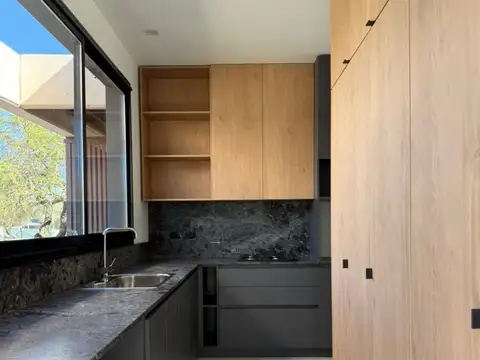 Casa 3 ambientes con 2 baños