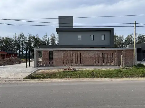 Av. Alicia Moreau de Justo  al 1000
