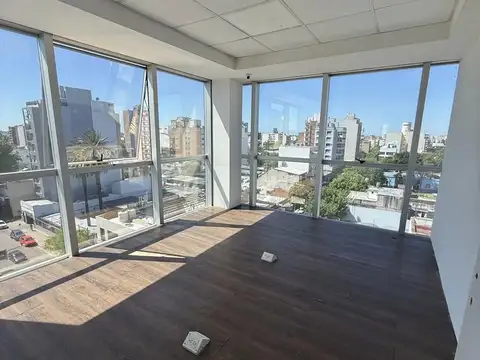 Oficina en alquiler con cochera y baulera