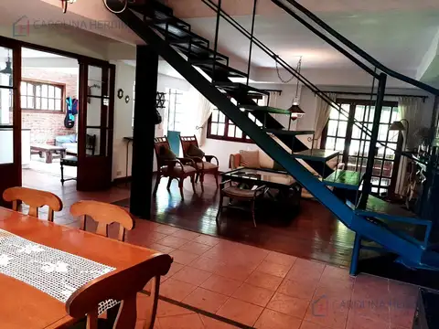 Casa 5 ambientes con 2 baños