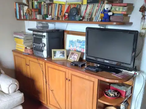 Semipiso dos ambiente contrafrente con amplio balcón en Liniers