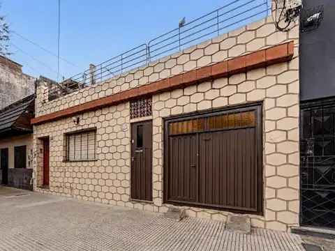 PH al frente en venta sin expensas con cochera ideal 2 familias Mataderos