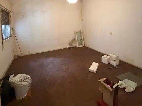 Casa 9 ambientes con 2 baños