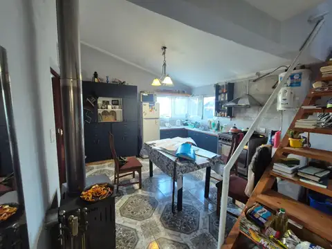 Casa 4 ambientes con 2 baños