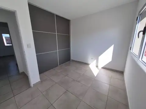 Casa en Alquiler con 2 cocheras