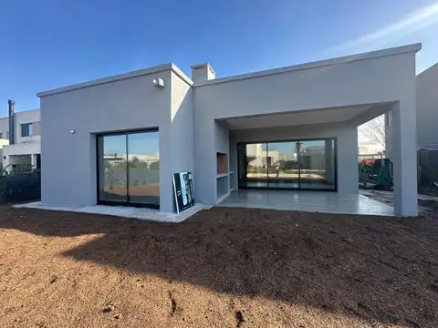 Casa en Venta en Pilar del Este - San Ramon, USD 185.000