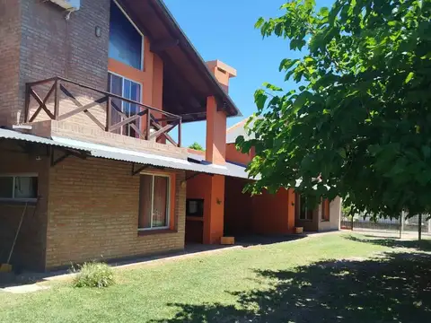 Casa 8 ambientes con 8 baños