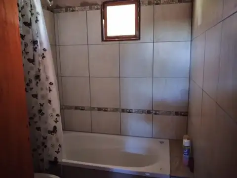 Se vende Hermosa cabaña de troncos en barrio Capilla Vieja