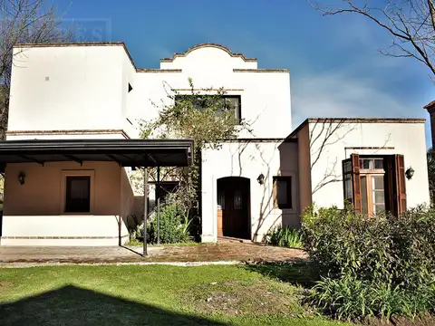 Casa en Venta con 3 cocheras