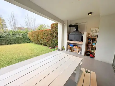 Casa en Alquiler en San Isidro Libertador / Lasalle, USD 2.400