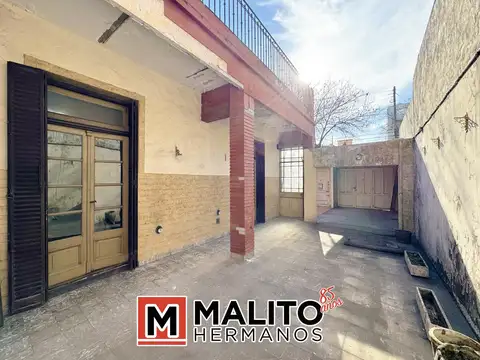 CASA MULTIFAMILIAR CON 2 PATIOS, GARAGE Y TERRAZA