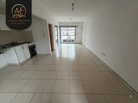 DEPARTAMENTO MONOAMBIENTE DIVISIBLE AL FRENTE CON BALCON. CONEXION LAVARROPAS.