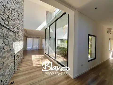 Casa en Alquiler al Oeste