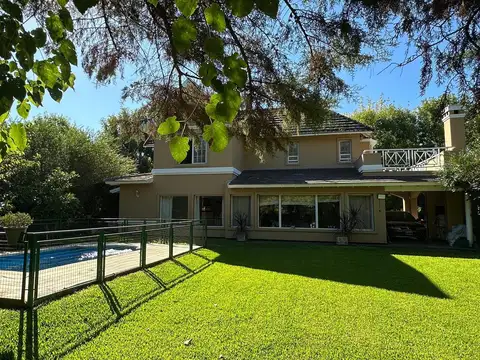 Casa en Venta en Solar Del Bosque, USD 270.000