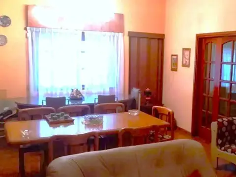 Casa 6 ambientes con 3 baños