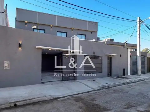 EN VENTA CASA 4 DORMITORIOS EN B° LOS PROFESIONALES