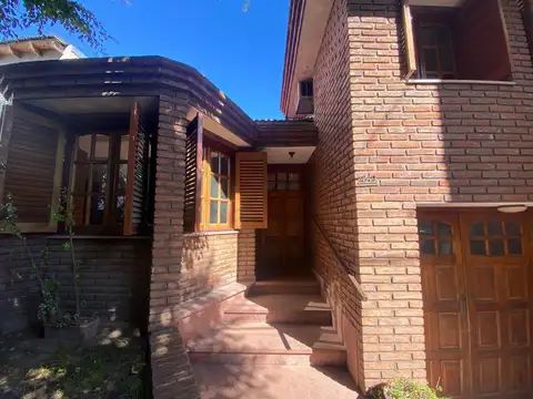 Chalet con hogar, parrilla y amplio jardín – Calidad y calidez