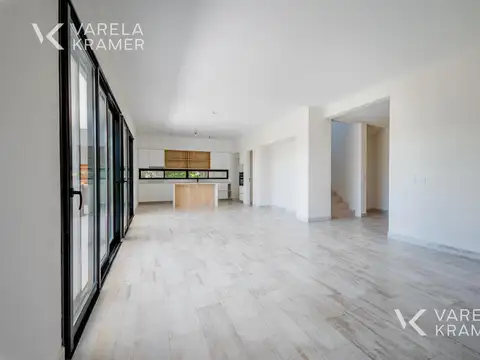 Casa en Venta en Pilar del Este - Santa Guadalupe, USD 310.000