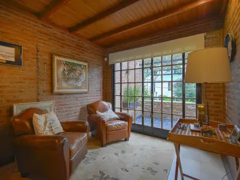 Casa en Venta con 2 cocheras