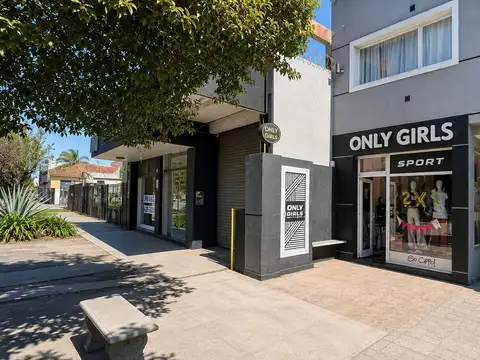 Local en Alquiler en Parque Luro, $ 680.000