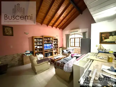 Casa 4 ambientes con 2 baños
