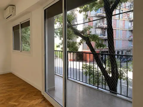 Venta 4 Ambientes en Palermo. con Balcón y Dependencia.