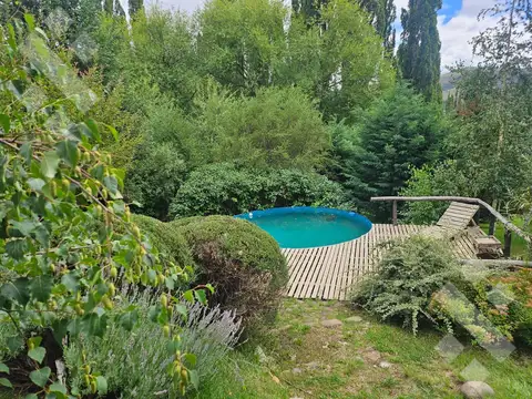Casa 8 ambientes con 2 baños