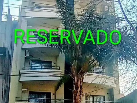 DEPARTAMENTO FRENTE CON BALCÓN