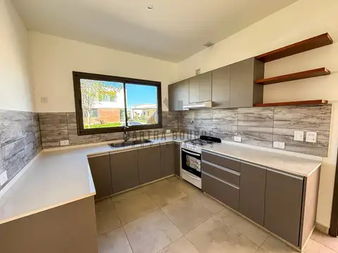 Casa 4 ambientes con 3 baños