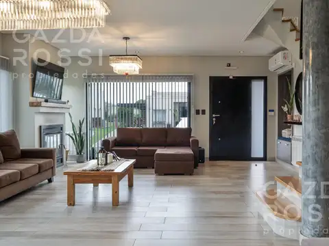 Casa en Venta con 2 cocheras