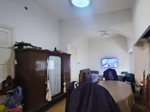 Casa 7 ambientes con 2 baños