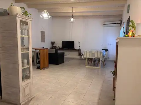 VENTA CASA RECICLADA DE PASILLO  ARROYITO