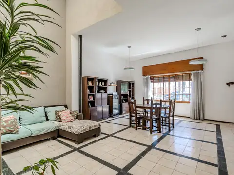 Casa en Venta con 1 cochera
