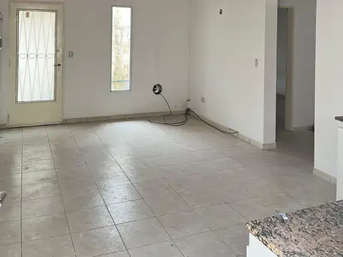 Depto Tipo Casa en Alquiler de 3 ambientes