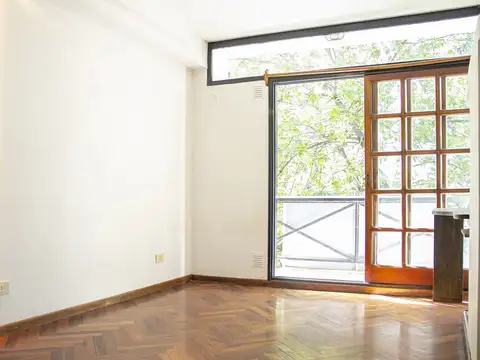 Monoambiente en venta con balcon al frente muy luminoso