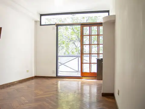 Monoambiente en venta con balcon al frente muy luminoso
