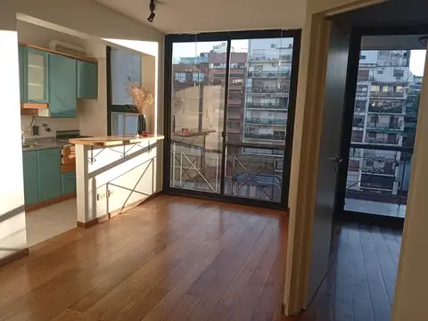 Hermoso 2 ambientes al C/fte con balcon .  1 Cuadra del Solar de la Abadía !