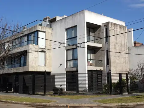 Cochera en Barrio Guadalupe, con acceso independiente, Riobamba al 7200