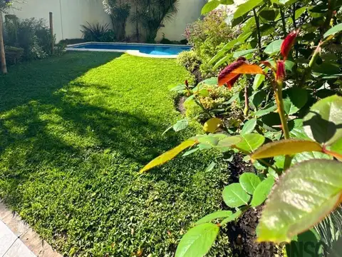 CHALET 5 AMBIENTES CON PISCINA EN ALQUILER EN LANÚS