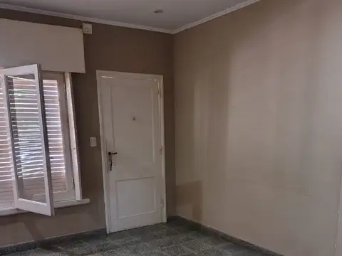 Casa 6 ambientes con 1 baño