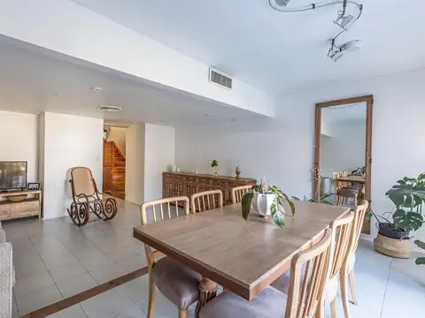 Casa 5 ambientes con 2 baños
