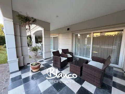 Casa 6 ambientes con 5 baños