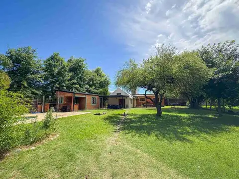 Casa en Venta con 2 cocheras