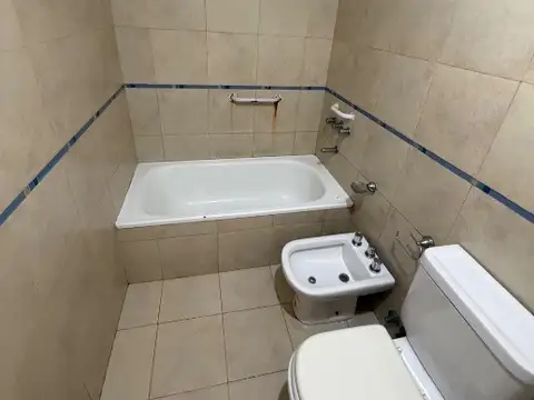 Departamento en Alquiler en Bernal, $ 600.000